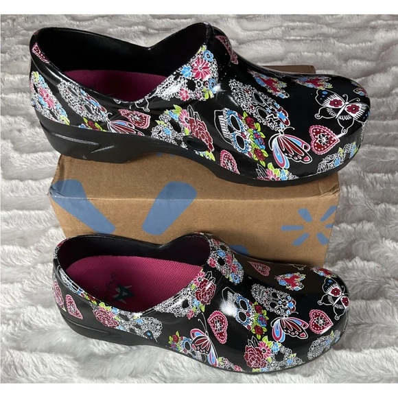 Anywear Women's SR Angel Sugar Skull Flutter Clogs Size 8 Nursing CNA Medical - Picture 1 of 7